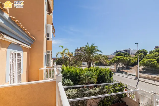 Bungalow en venta en urbanización Las Arenas 2, Arenales del Sol. — 27
