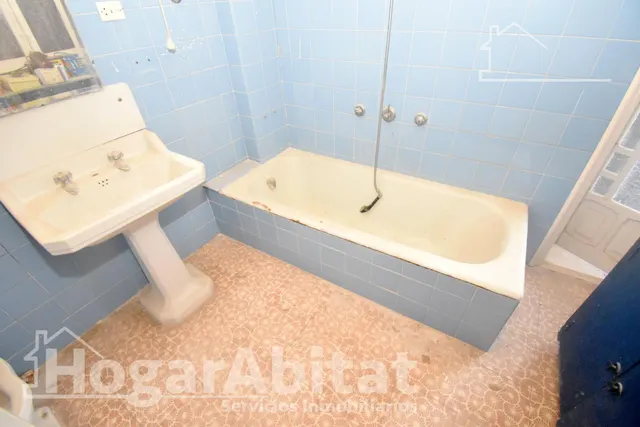 ¡Hazla a tu gusto! Casa amplia y luminosa de tres alturas para reformar, cerca del ayuntamiento — 42