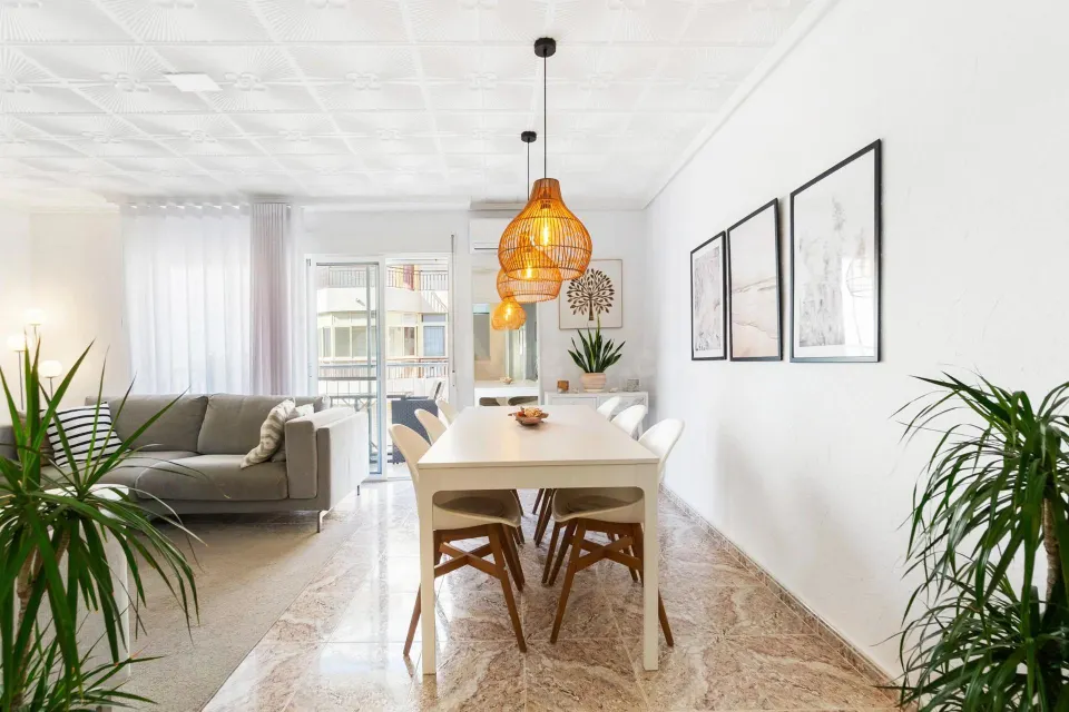 Elegante apartamento reformado de 3 dormitorios a 150 m de la playa del Cura, Torrevieja