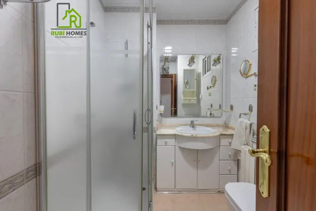 Estupendo piso  en la última planta en calle doctor azpitarte — 29