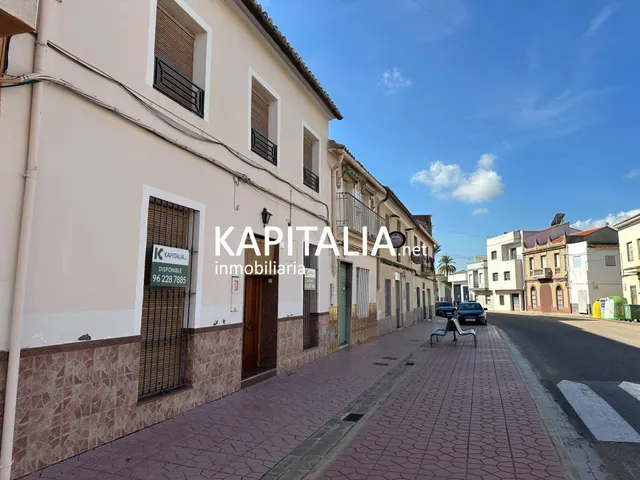 Casa en EXCLUSIVA en VENTA en el centro de Rotglà i Corberà con patio interior y 5 habitaciones — 3
