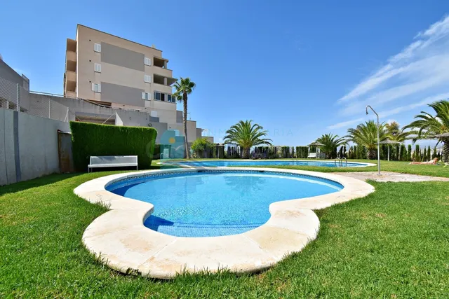 APARTAMENTO REFORMADO CON TERRAZA, VISTAS AL MAR Y PISCINA E - foto 2