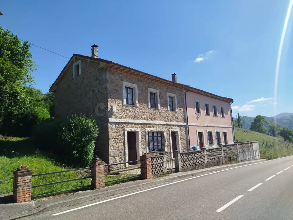 Casa de pueblo en Venta en Perlavia Asturias