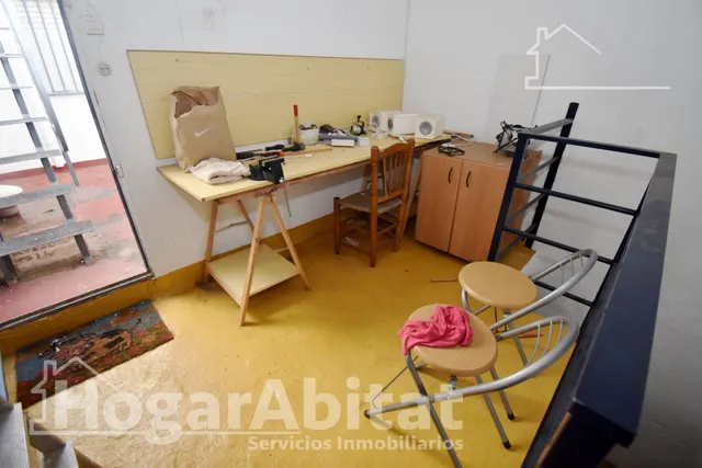 ¡OPORTUNIDAD DE INVERSIÓN! CASA CON BALCÓN Y PATIO EN EL CENTRO — 28