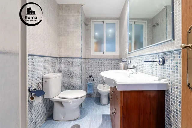 Piso en el centro de Granada, totalmente reformado con dos grandes dormitorios y un baño — 10