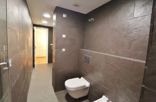 Maravillosa vivienda junto al Corte Inglés. Ahora en oferta. Llámanos. — 15