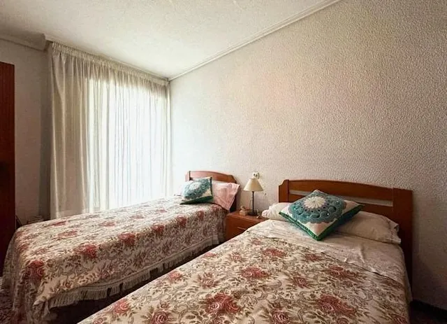Piso de 5 habitaciones y dos Baños en zona Centro, Elche (TOTALMENTE REFORMADO) — 8