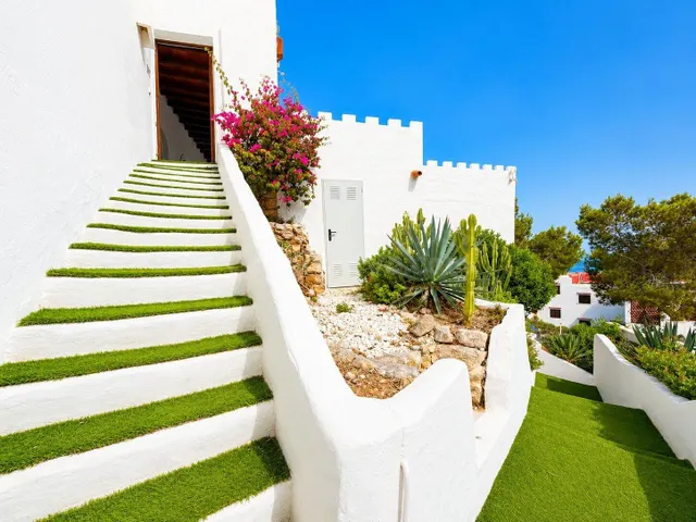 VILLA DE LUJO EN IBIZA A LA VENTA CON VISTAS AL MAR - foto 2