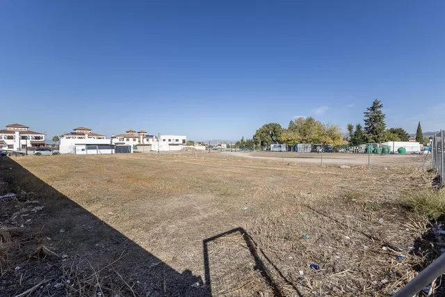 Solar de 1.175 m2 en Ogijares — 5