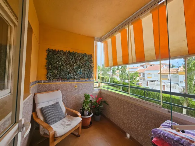 Piso familiar con Garaje, Trastero y Piscina en El Pinillo, a 800 Metros del Mediterráneo — 4
