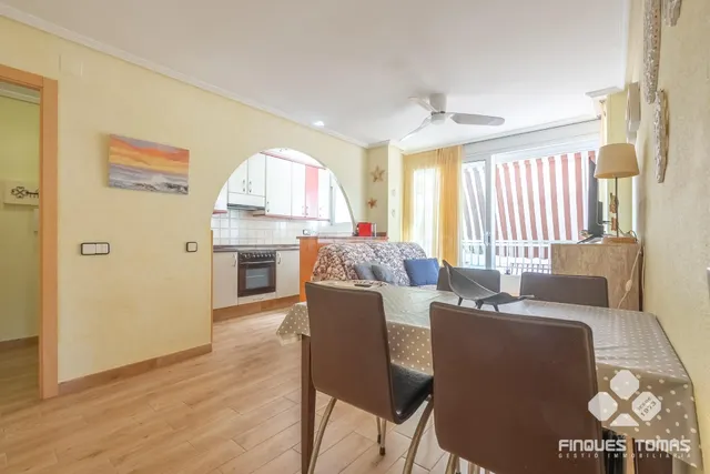 Moderno piso con balcón y vistas al mar en Cunit - foto 5