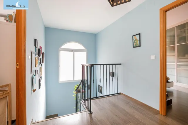 ¡Tu nuevo hogar te espera en Churriana de la Vega! Casa adosada con patio, garaje y futura parada de metro a pocos pasos. — 14