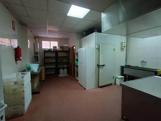 VENTA LOCAL COMERCIAL EQUIPADO DE NEGOCIO DE HOSTELERÍA — 16