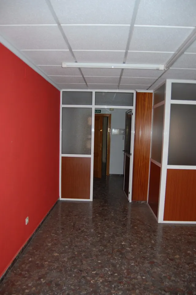 Oportunidad Amplio local en zona Isabel la Católica — 7