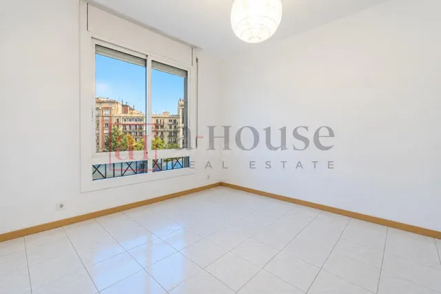 PISO ALTO Y LUMINOSO PARA REFORMAR CON DOBLE ORIENTACIÓN EN LA NOVA ESQUERRA DE L'EIXAMPLE — 5