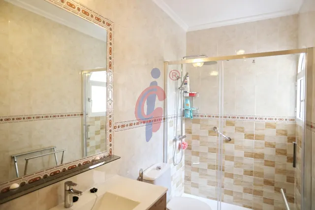 Espectacular bungalow en esquina con gran solárium, jardín privado y piscina en Guardamar del Segura — 19