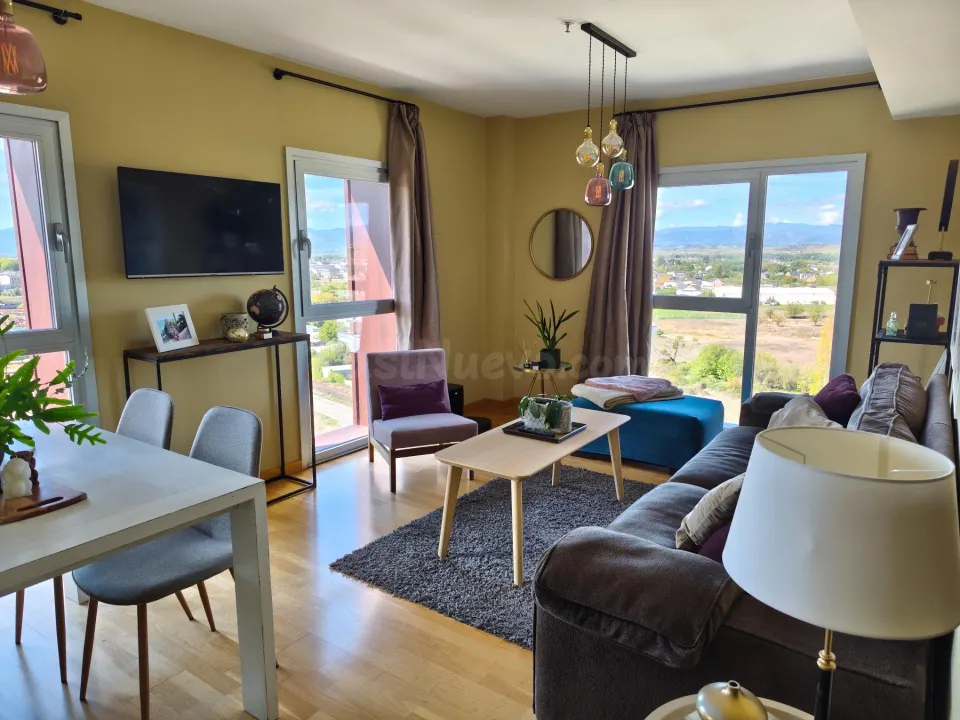 Amplio y Luminoso Piso en La Rosaleda, Ponferrada - €169.000