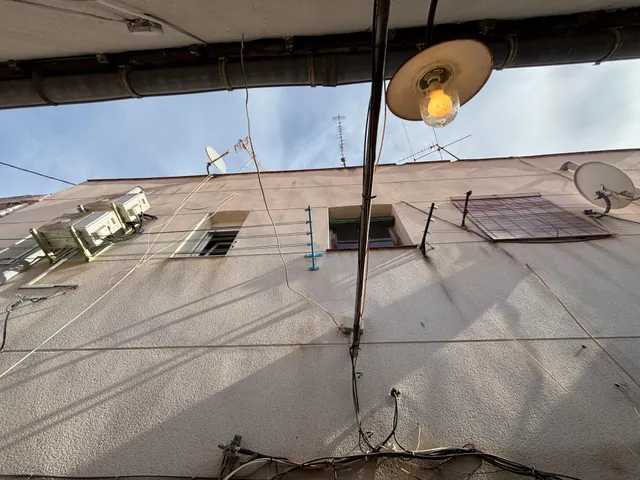 Acogedor DÚPLEX de 2 DORMITORIOS y 2 BAÑOS — 25