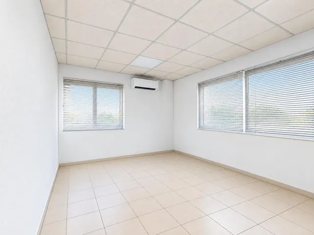 Nave junto a Mercadona en Aspe | Máxima visibilidad y potencial comercial — 19