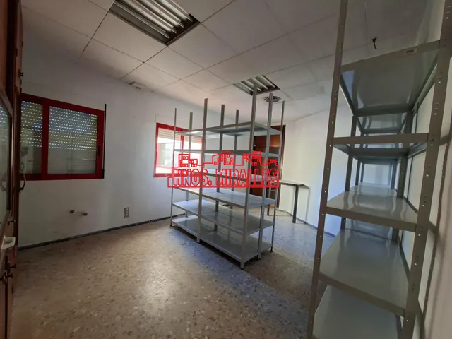 ¡¡ GRAN EDIFICIO EN ALQUILER CON 14 DESPACHOS, A 5 MINUTOS DEL AEROPUERTO !! — 20