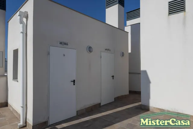 ¡¡¡EXCLUSIVA!! ROTA  Piso de 4 dormitorios, 2 baños, garaje y trastero. Gran patio privado y piscina comunitaria. — 43
