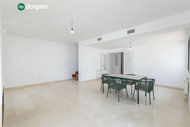 PRECIOSO CHALET EN LOMA VERDE — 10