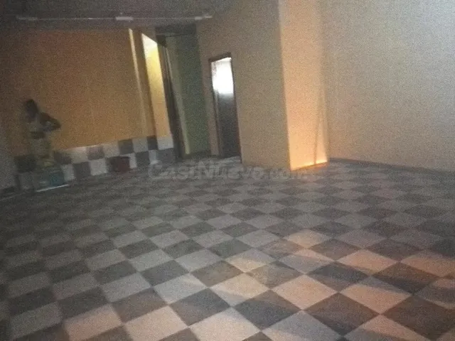 LOCAL EN ZONA COMERCIAL . BUEN ESTADO - foto 4