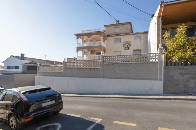 Edificio con dos viviendas en Jun — 9