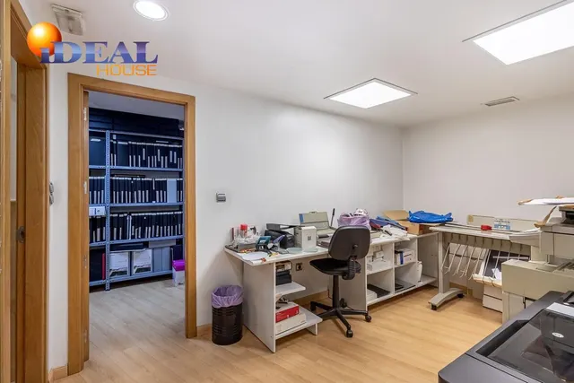 EXCLUSIVO INMUEBLE EN PLAZA DE CARRETAS, JUNTO AL EMBLEMÁTICO PASEO DEL SALÓN — 16