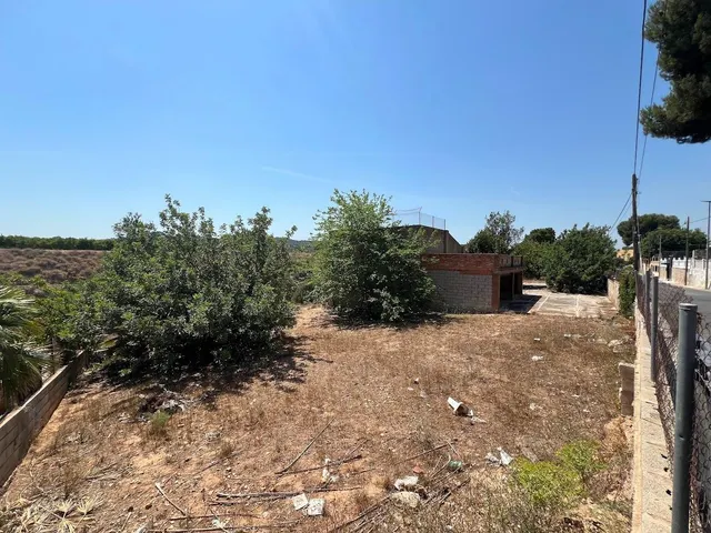 Terreno urbano en Torrent con edificación y frontenis. — 8