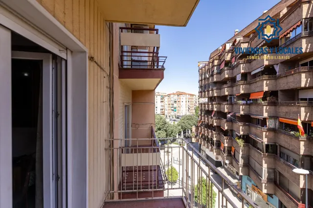 Piso para reformar junto a Plaza Einstein – 3 dormitorios y vistas despejadas — 27