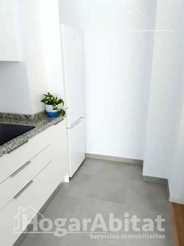 Seminuevo y ubicación céntrica en este moderno piso exterior - foto 4