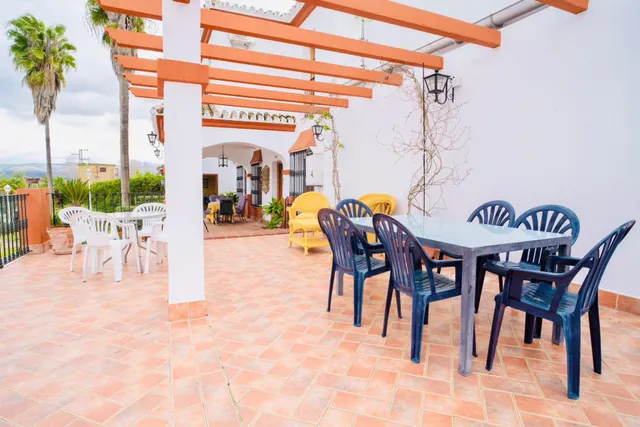 VENTA CASA CON TERRENO, PISICINA Y RESTAURANTE. — 16