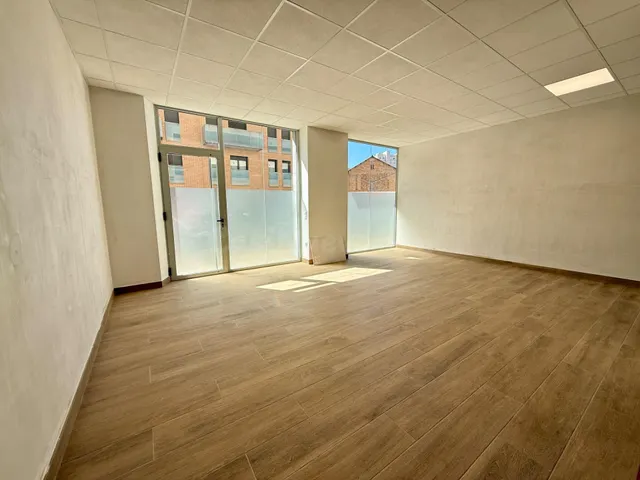 LOCAL COMERCIAL DE 120M2 EN POBLE SEC – IGUALADA LISTO PARA  - foto 2