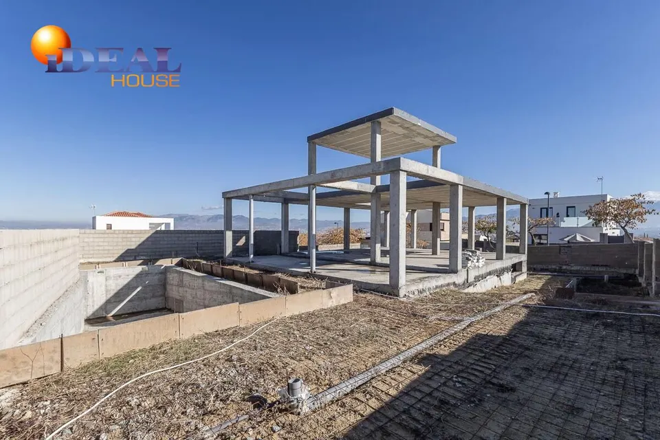 Parcela exclusiva con estructura de Chalet independiente y piscina en Urb. El Montecillo, Las Gabias
