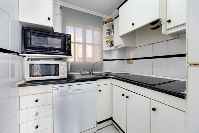Luminoso apartamento, con gran solárium privado y vistas, en "La Mata", Torrevieja — 12