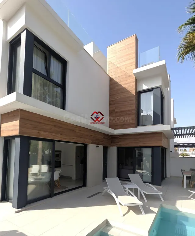 Villa de Lujo de 4 Dormitorios con Piscina Privada y Soláriu
