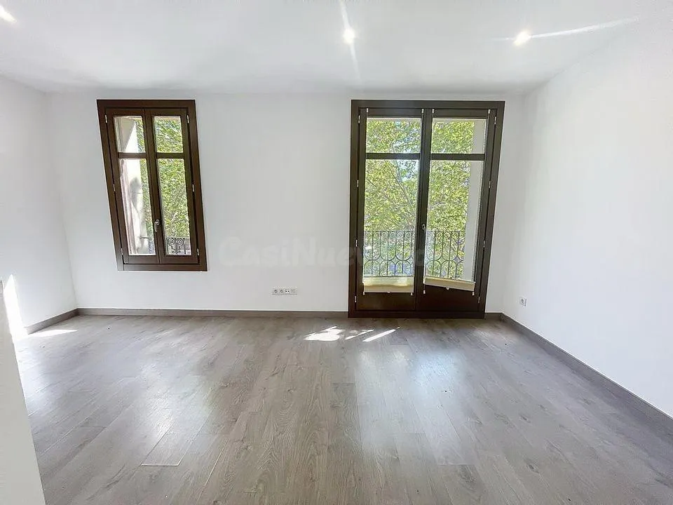 Luminoso piso en venta en Paral·lel