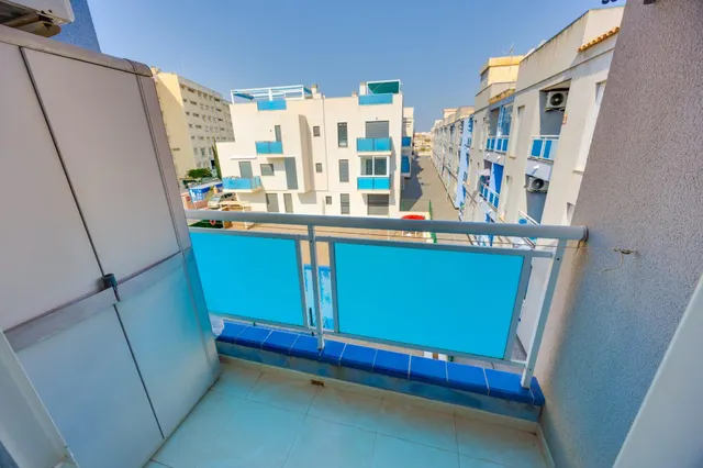 Venta de Apartamento 2 dormitorios zona Habaneras,piscina comunitaria en Torrevieja. — 25
