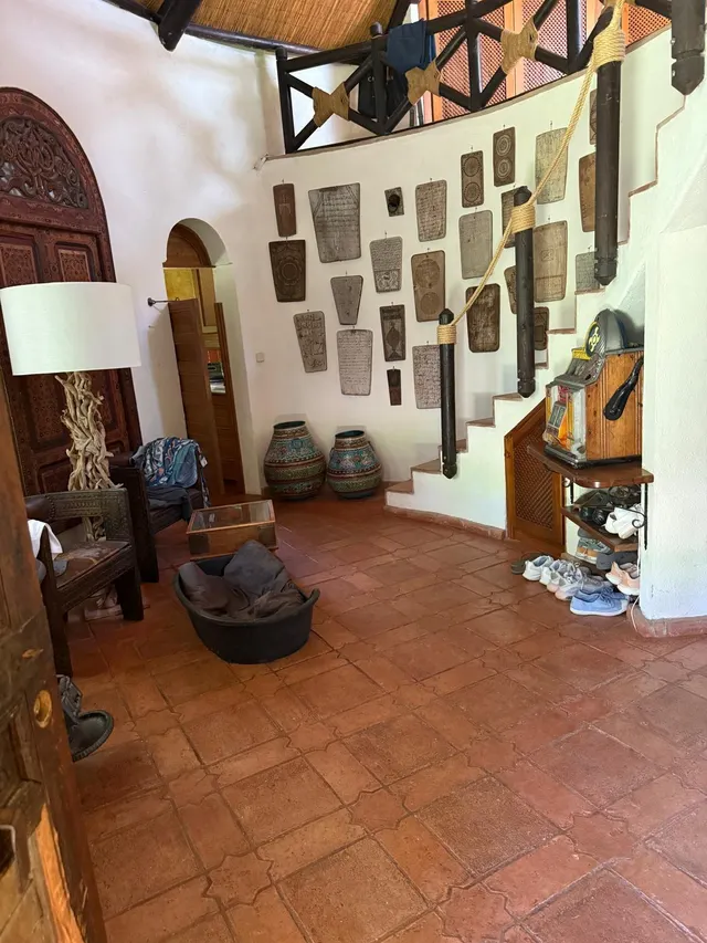 se vende 2 parcelas contiguas con casa en urbanizacion Atalaya rio Verde Marbella — 35
