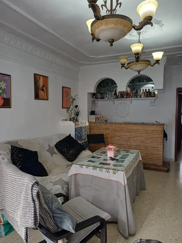 SE VENDE PISO EN PRIMERA PLANTA EN ZONA BARRIO BAJO