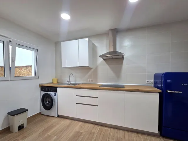 Piso a estrenar de 2 dormitorios con parking, luz y agua incluidas – 1.200 €/mes — 7