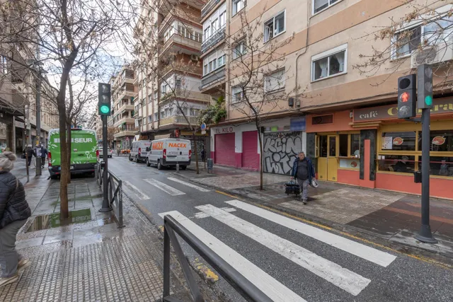¡Plaza de garaje en excelente ubicación! - CAMINO DE RONDA — 19