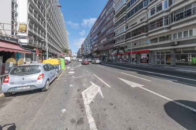 Local comercial de 200 m2 en Rafael Cabrera – Gran visibilidad y salida a dos calles — 23