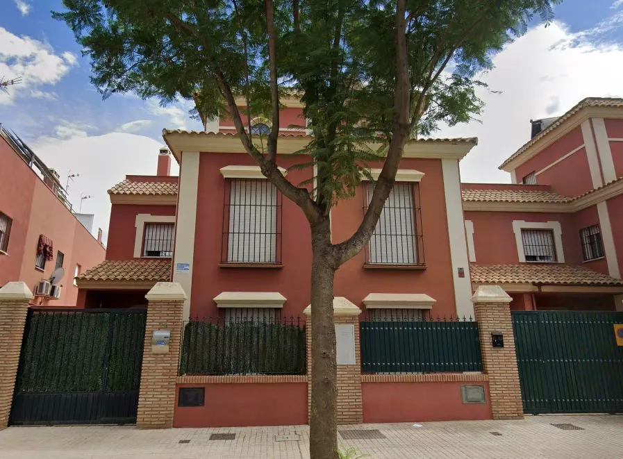 Venta casa en Brenes (Sevilla)