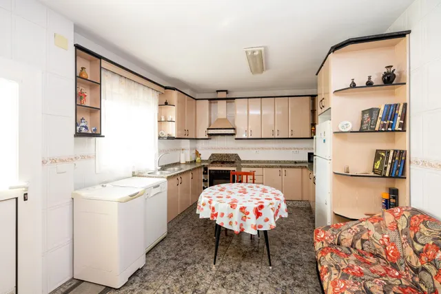 ¡Tu hogar ideal te espera en Moraleda de Zafayona! — 32