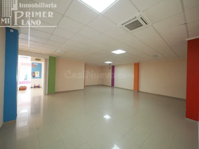 *Espectacular local en venta o alquiler situado en c/Dña Cri - foto 2