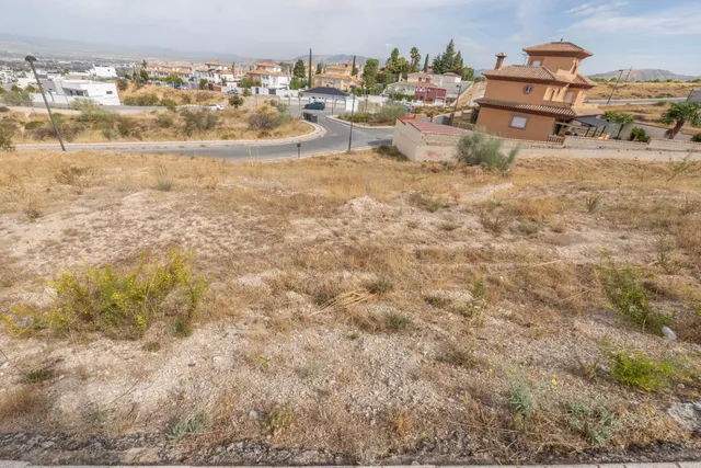Terreno urbano de 750 m2 en Altos de La Zubia. Parcela 17, manzana M — 40