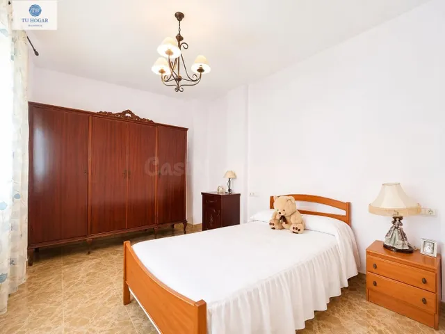Oportunidad única en Alcalá de Guadaira: amplia vivienda con - foto 2