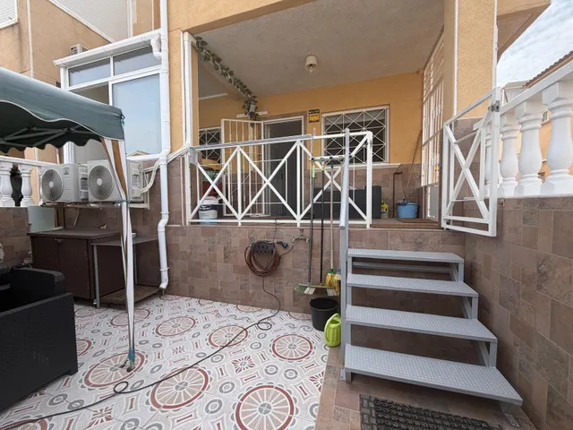BUNGALOW BAJO EN ESQUINA REFORMADO 2 HAB 1 BAÑO Y 1 ASEO CON PISCINA COMUNITARIA EN TORREVIEJA — 23